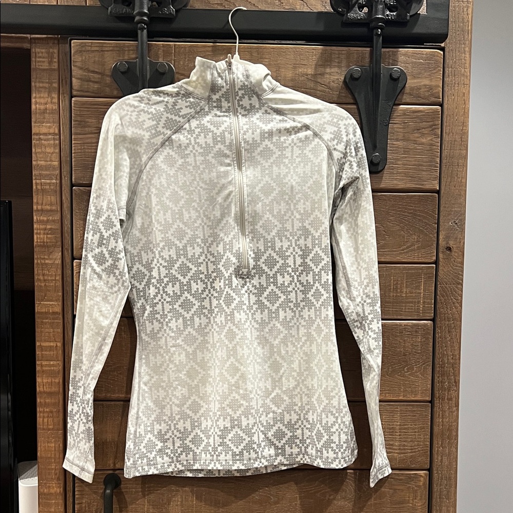 Nike Women's White and Gray Long Sleeve 1/2 zip Ski Mid layer